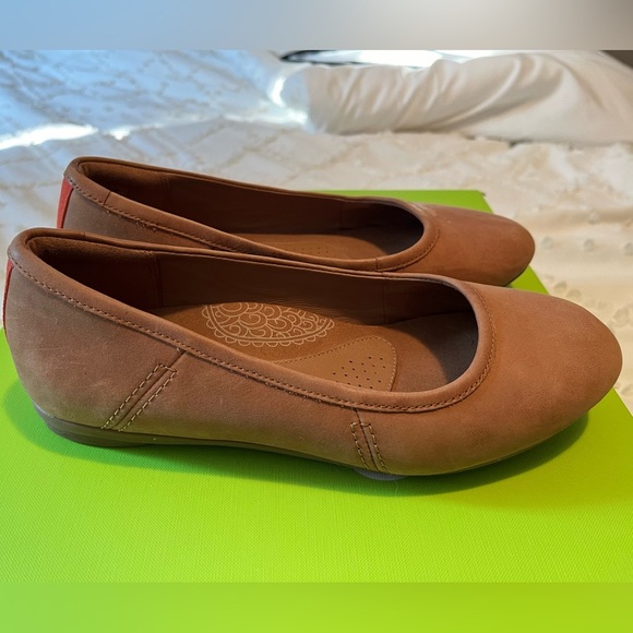Clark’s Canebay Plain Tan Leather Flats - Picture 7 of 16